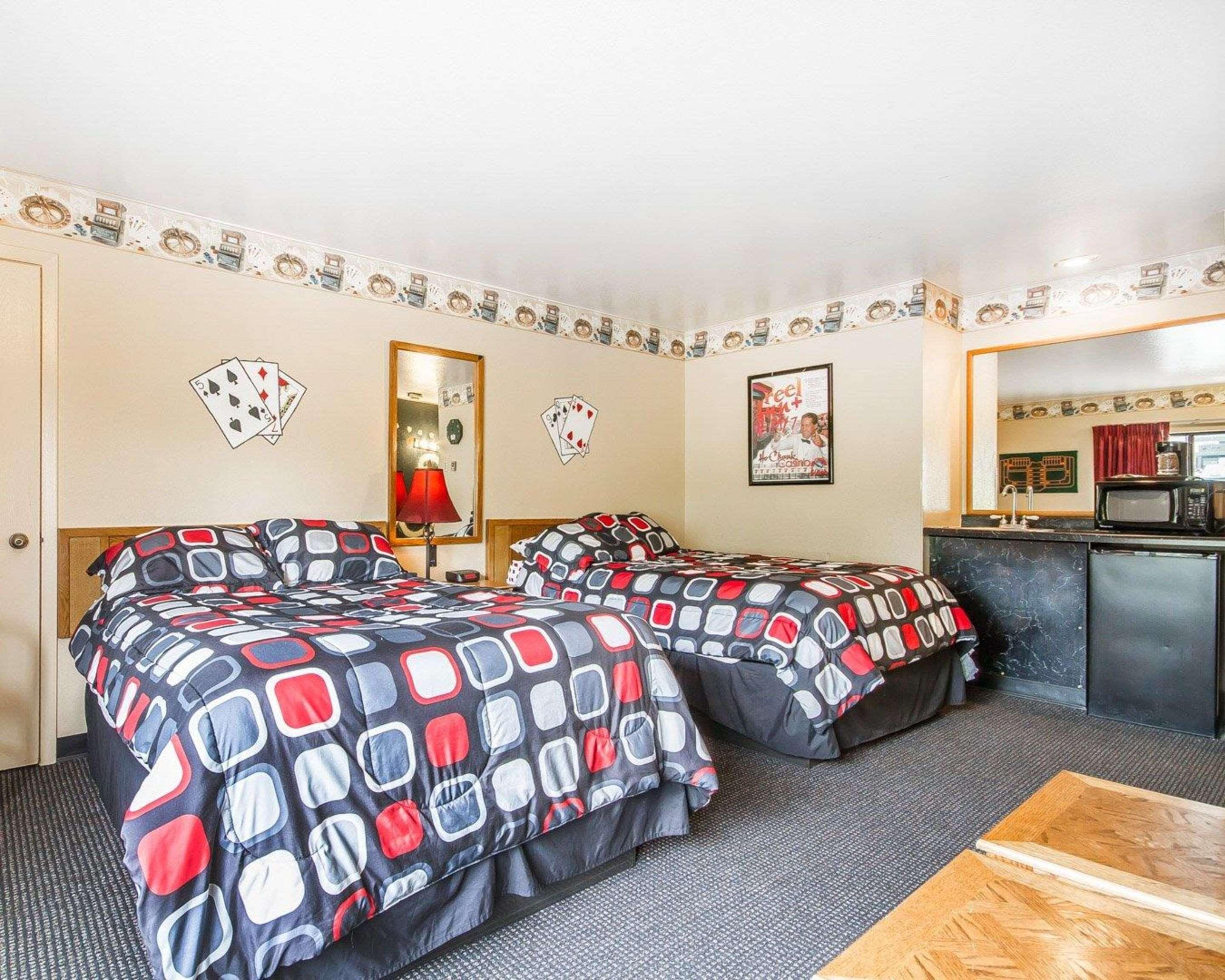 Rodeway Inn & Suites Madison East Exteriér fotografie