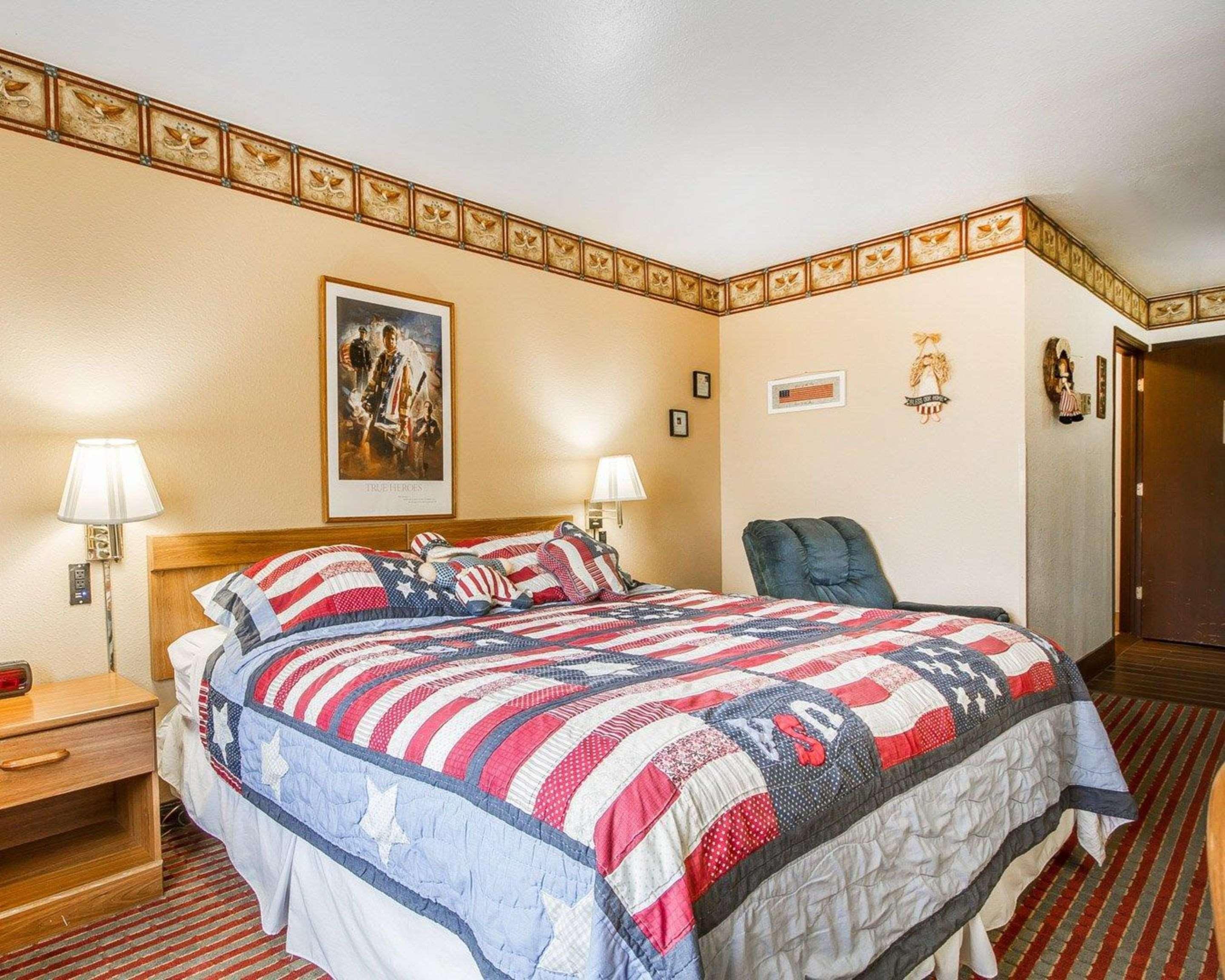 Rodeway Inn & Suites Madison East Exteriér fotografie