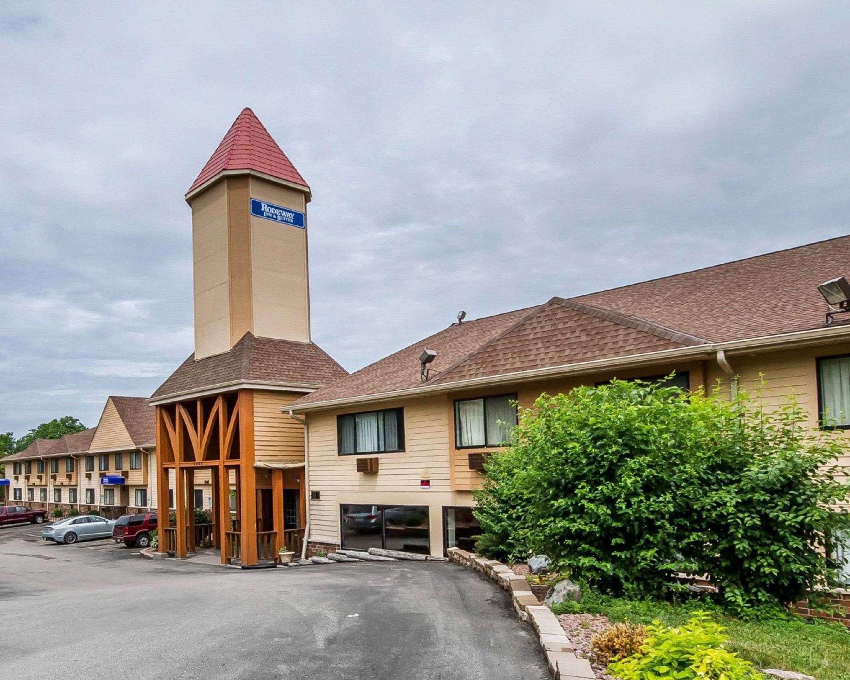Rodeway Inn & Suites Madison East Exteriér fotografie