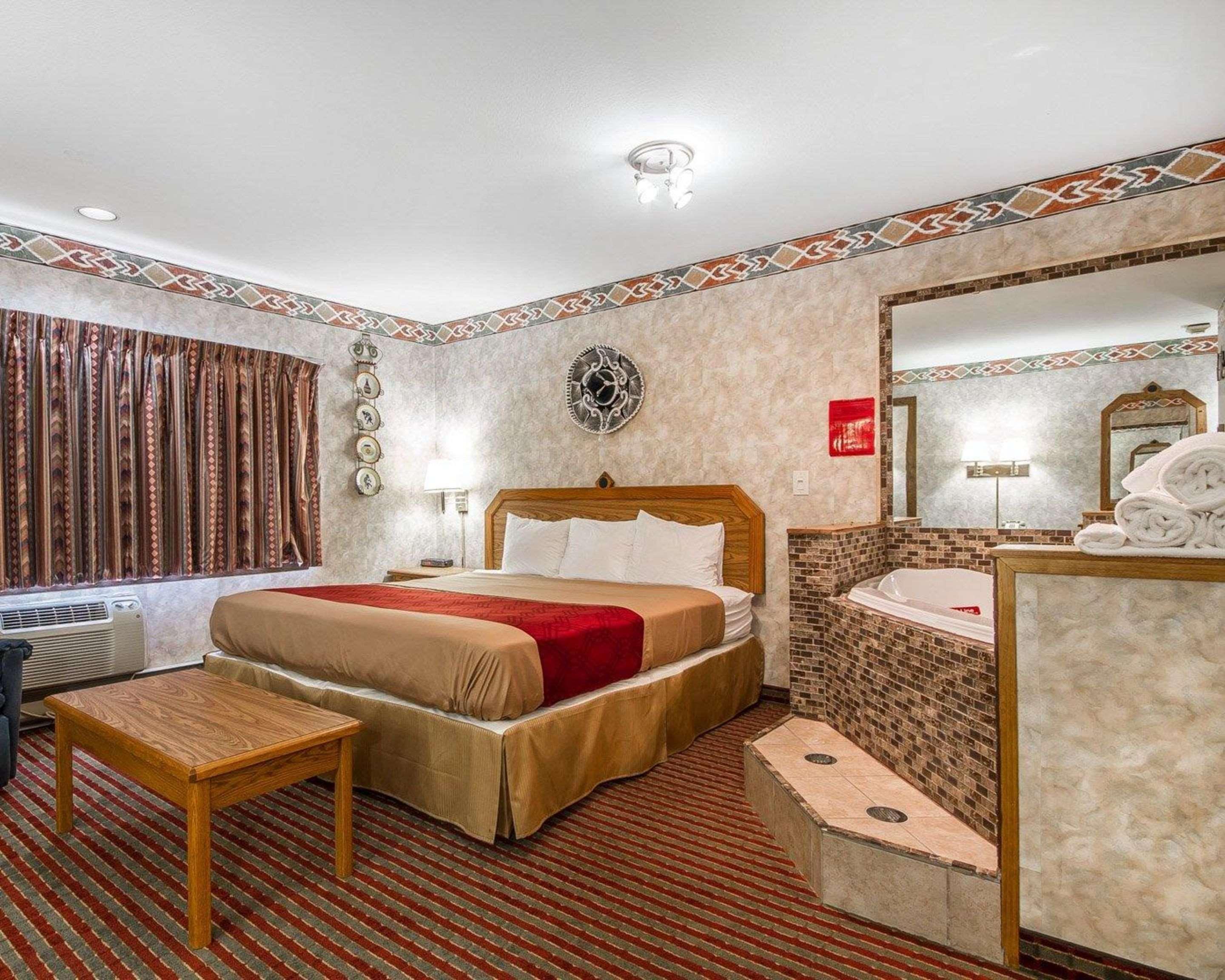 Rodeway Inn & Suites Madison East Exteriér fotografie