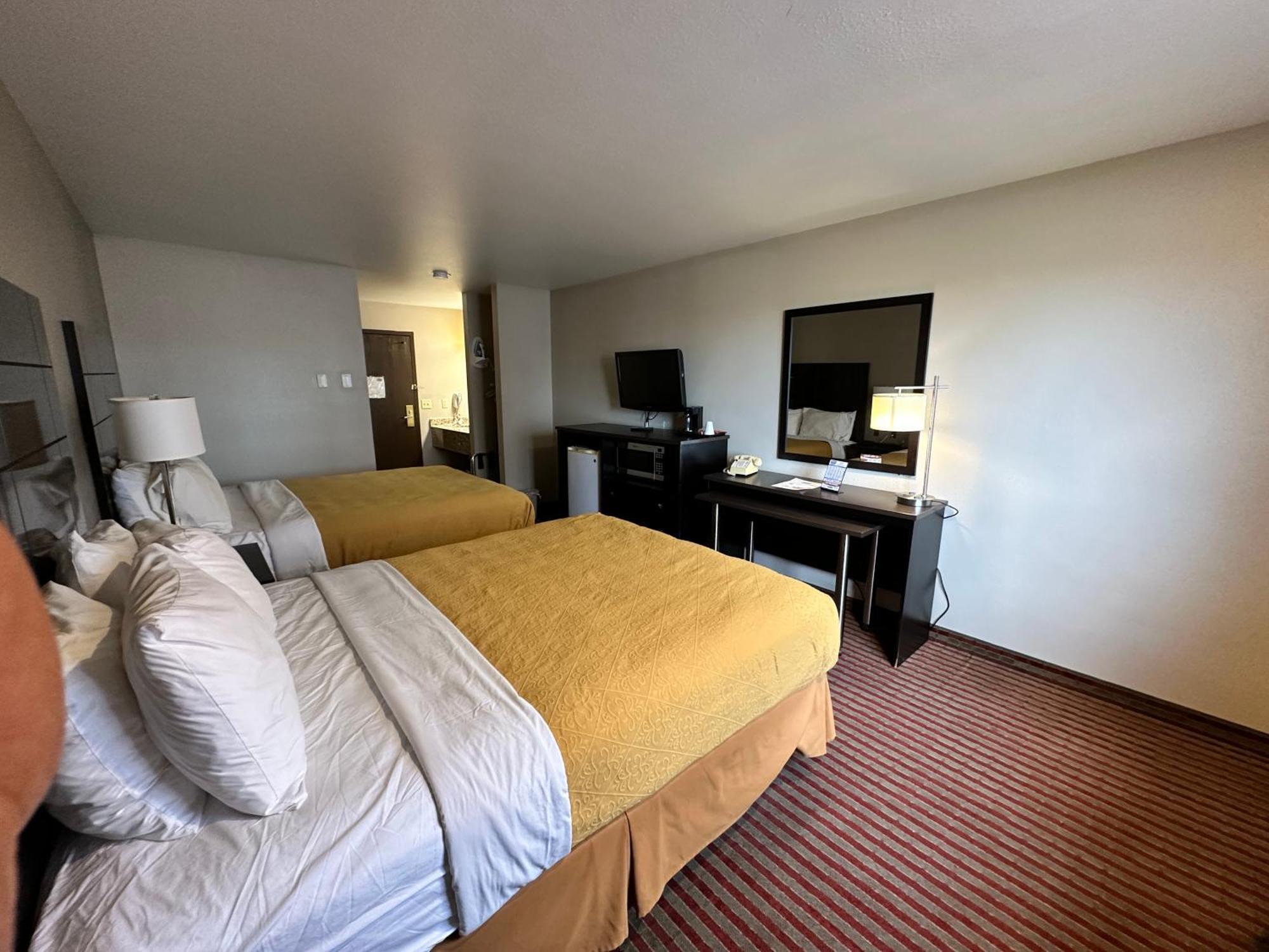 Rodeway Inn & Suites Madison East Exteriér fotografie