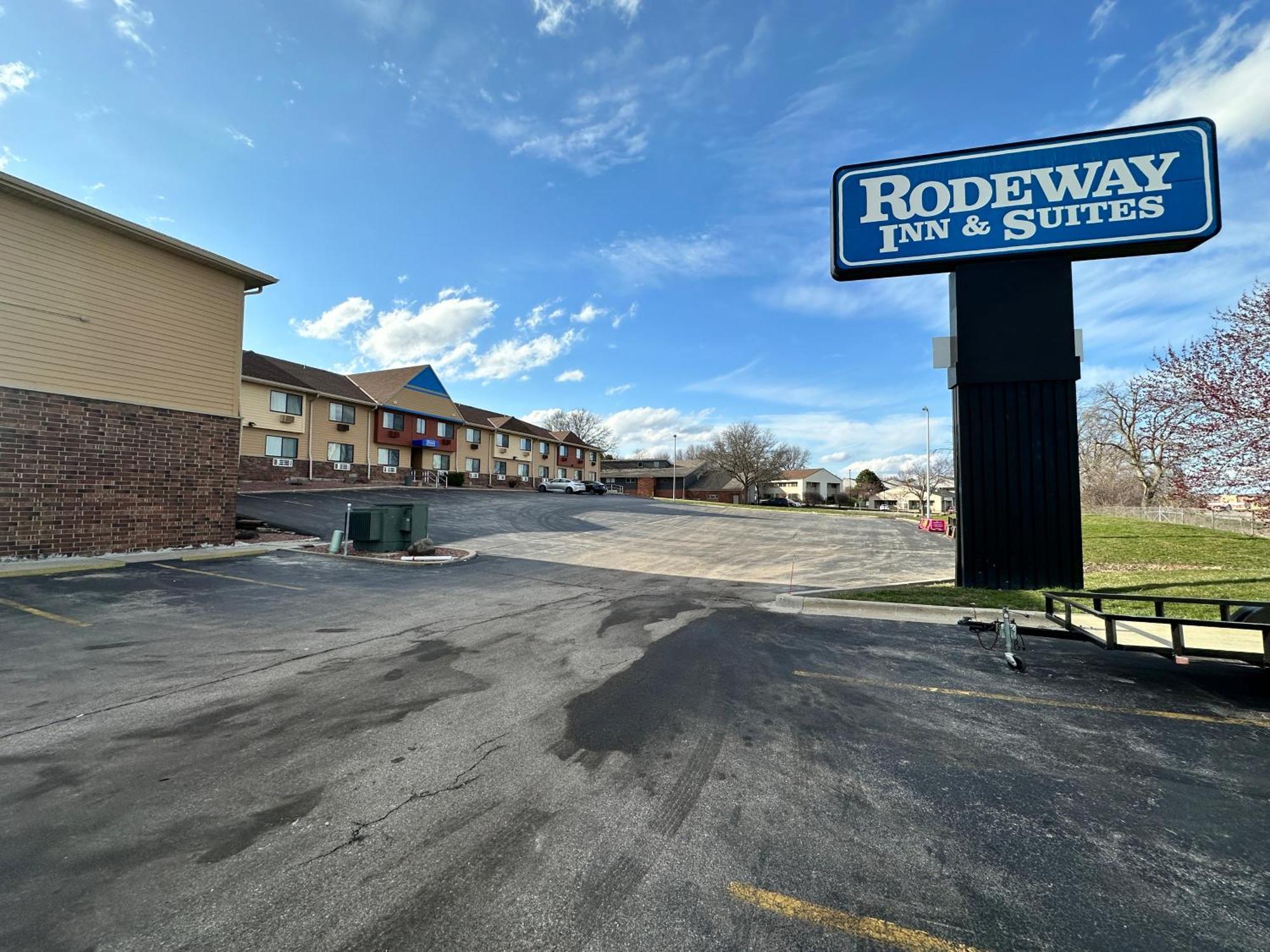 Rodeway Inn & Suites Madison East Exteriér fotografie