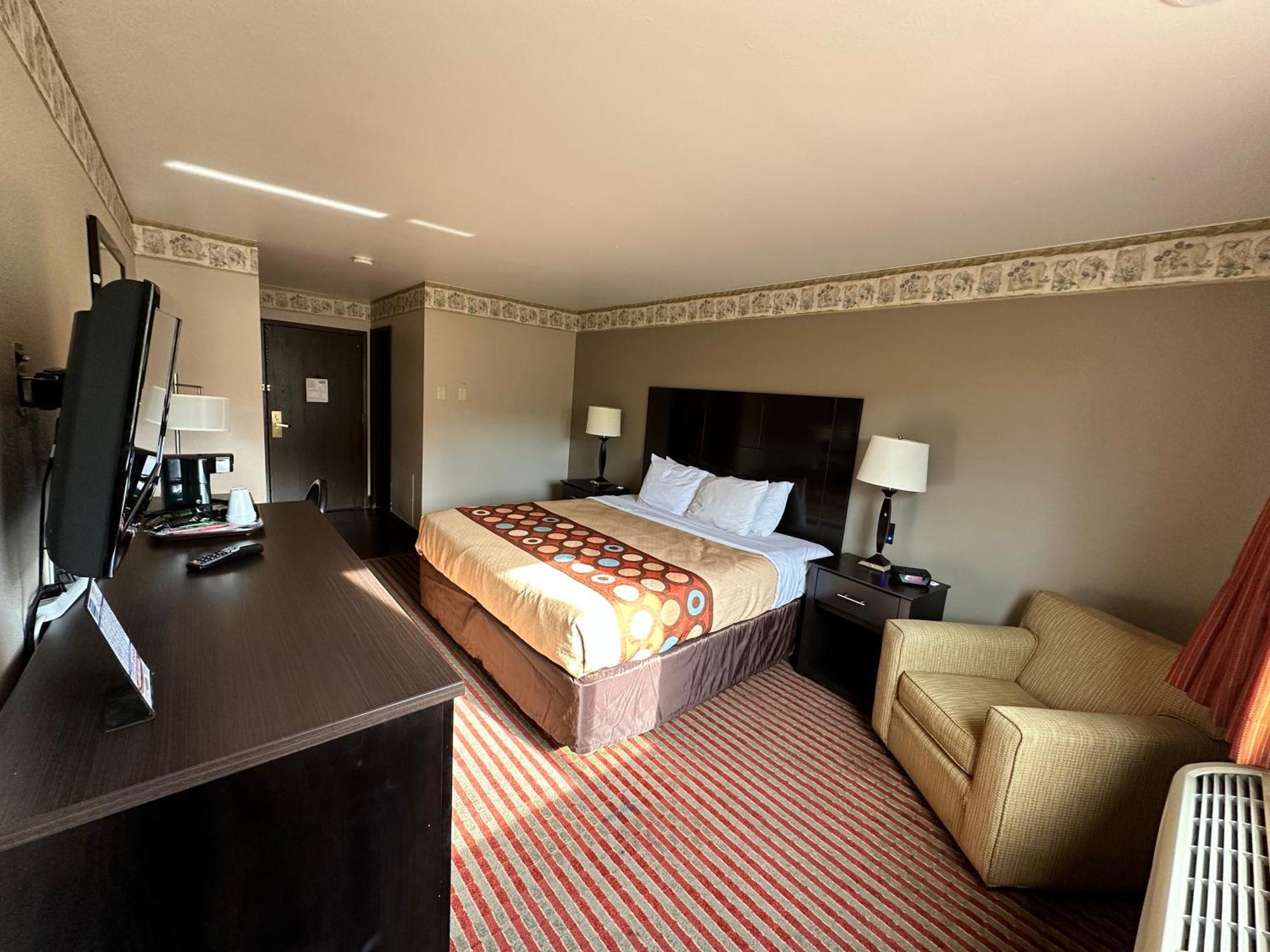 Rodeway Inn & Suites Madison East Exteriér fotografie