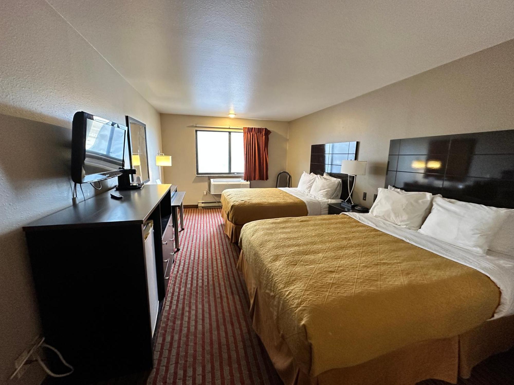 Rodeway Inn & Suites Madison East Exteriér fotografie