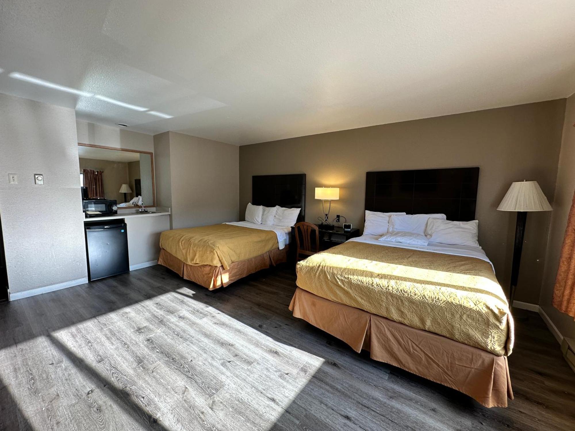 Rodeway Inn & Suites Madison East Exteriér fotografie