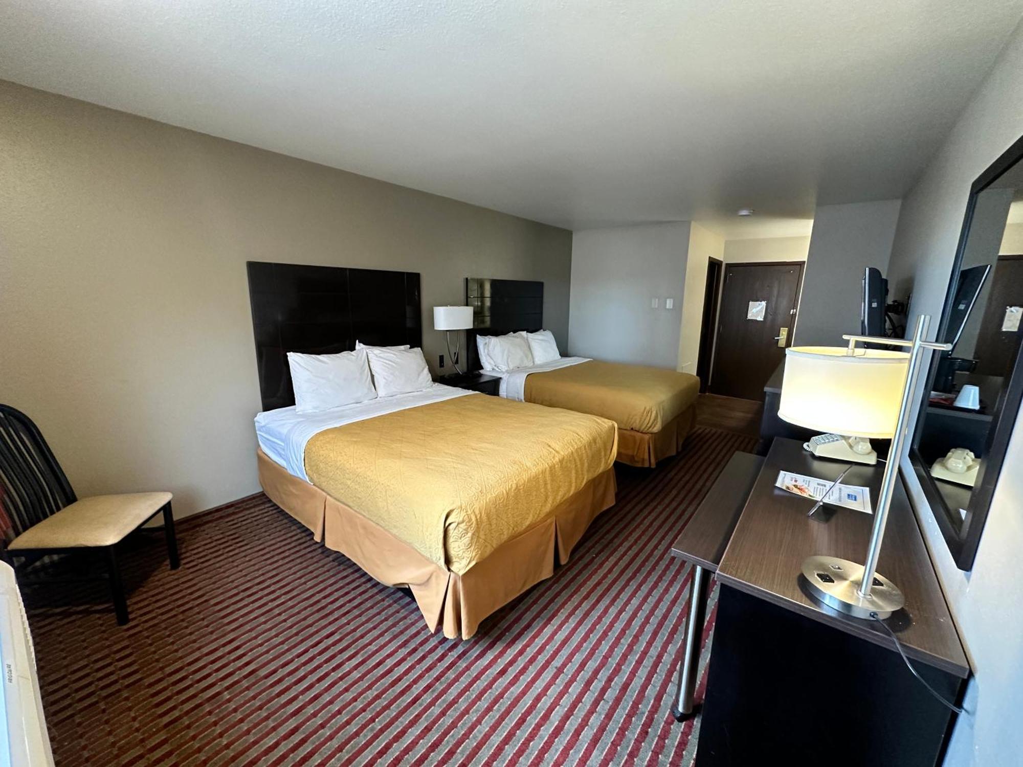 Rodeway Inn & Suites Madison East Exteriér fotografie
