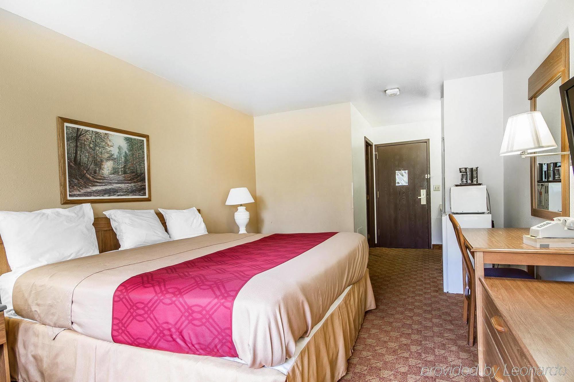 Rodeway Inn & Suites Madison East Exteriér fotografie